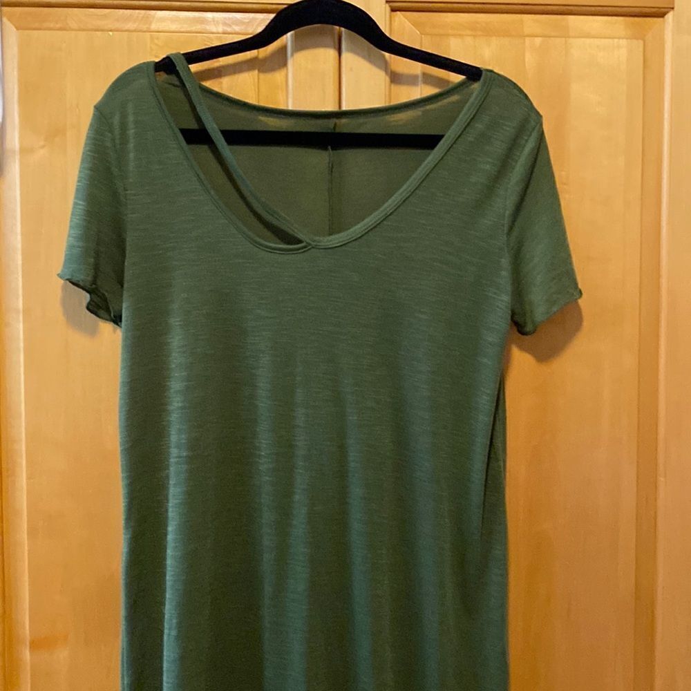 Long army green dress with detailed neckline and cap sleeves Size M
